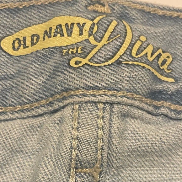 OLD NAVY distressed denim shorts 16 - Picture 4 of 7